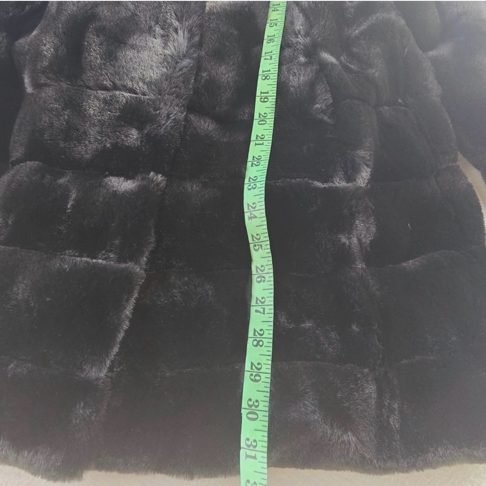 Gallery New York NWT Black Faux Fur Hooded Coat Style GF21361M
Women's Medium - Picture 16 of 16